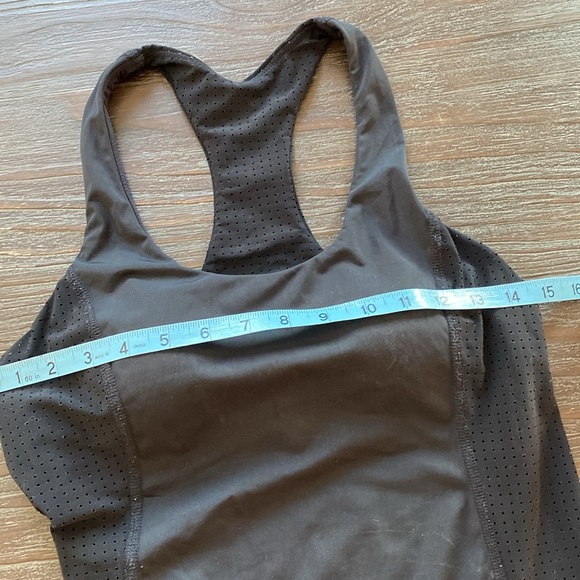 Trina Turk racer back style workout top in size small.  Built in cups. - Picture 10 of 11